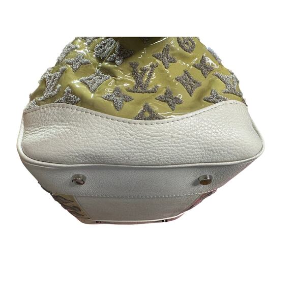 Louis Vuitton Bouclettes Speedy 25
Runway Top Handle Bag w/Clochette
Key Lock - Picture 9 of 14